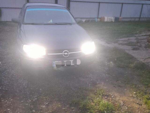 Синий Опель Омега, объемом двигателя 2 л и пробегом 350 тыс. км за 2800 $, фото 9 на Automoto.ua