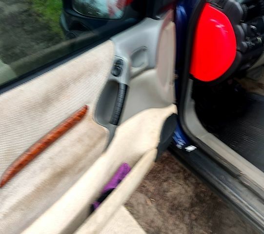 Синий Опель Омега, объемом двигателя 2.5 л и пробегом 320 тыс. км за 1800 $, фото 5 на Automoto.ua