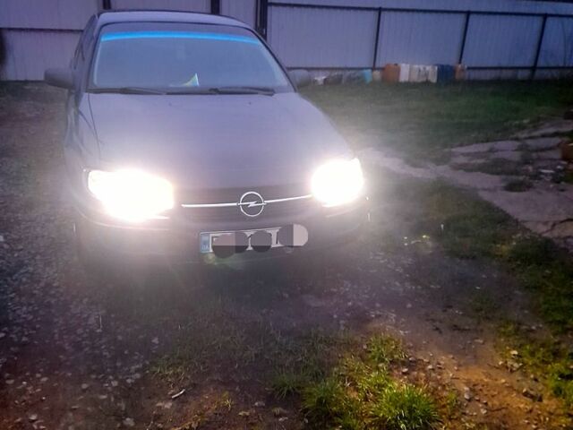 Синий Опель Омега, объемом двигателя 2 л и пробегом 350 тыс. км за 2800 $, фото 13 на Automoto.ua