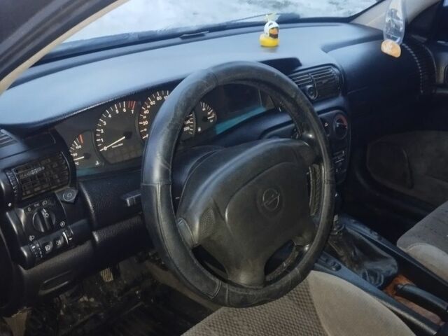 Синий Опель Омега, объемом двигателя 2 л и пробегом 180 тыс. км за 1400 $, фото 5 на Automoto.ua