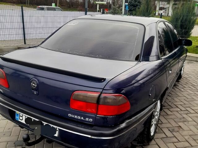 Синий Опель Омега, объемом двигателя 2 л и пробегом 350 тыс. км за 2800 $, фото 2 на Automoto.ua
