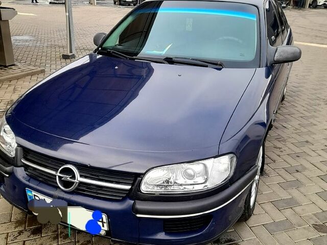 Синий Опель Омега, объемом двигателя 2 л и пробегом 350 тыс. км за 2800 $, фото 1 на Automoto.ua