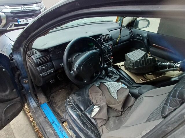 Опель Омега 1995 в Киеве на Automoto.ua Синий Опель Омега, объемом двигателя 2 л и пробегом 123 тыс. км за 599 $, фото 3 на Automoto.ua