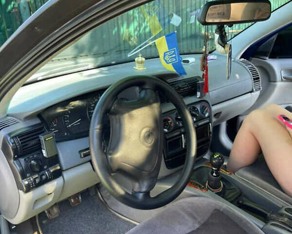 Синій Опель Омега, об'ємом двигуна 2 л та пробігом 30 тис. км за 1650 $, фото 7 на Automoto.ua