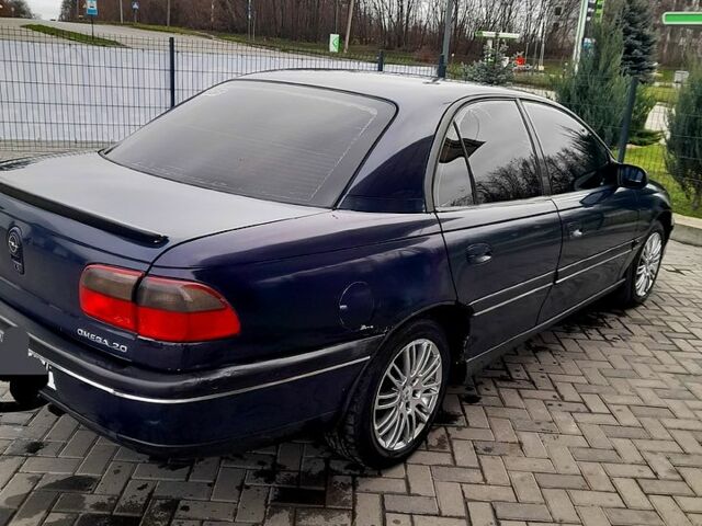 Синий Опель Омега, объемом двигателя 2 л и пробегом 350 тыс. км за 2800 $, фото 4 на Automoto.ua