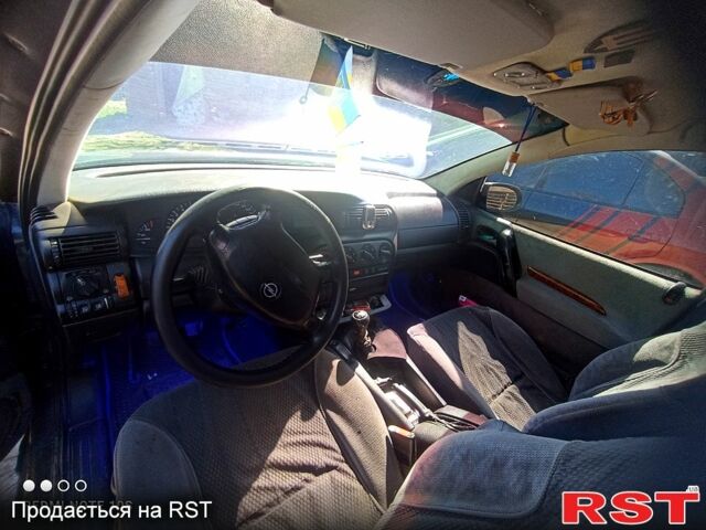 Синий Опель Омега, объемом двигателя 2.5 л и пробегом 0 тыс. км за 1800 $, фото 6 на Automoto.ua
