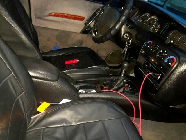 Синій Опель Омега, об'ємом двигуна 2 л та пробігом 350 тис. км за 2800 $, фото 8 на Automoto.ua