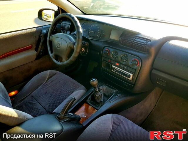 Опель Омега 1995 в Николаеве на Automoto.ua Синий Опель Омега, объемом двигателя 2 л и пробегом 0 тыс. км за 2500 $, фото 11 на Automoto.ua