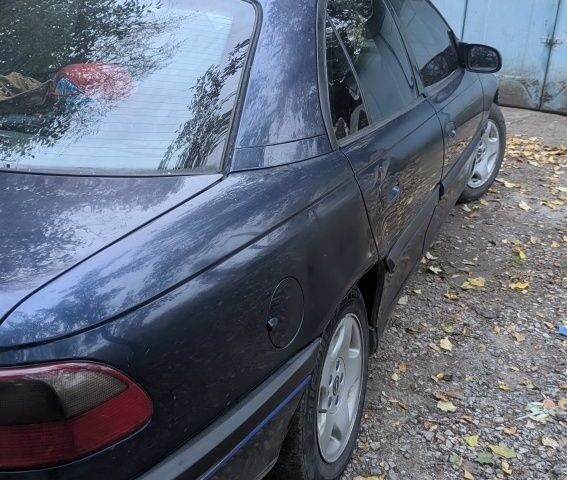 Опель Омега 1996 в Краматорске на Automoto.ua Синий Опель Омега, объемом двигателя 2 л и пробегом 300 тыс. км за 2500 $, фото 1 на Automoto.ua