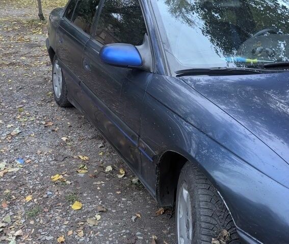 Опель Омега 1996 в Краматорске на Automoto.ua Синий Опель Омега, объемом двигателя 2 л и пробегом 300 тыс. км за 2500 $, фото 2 на Automoto.ua