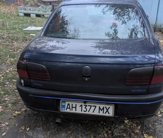 Опель Омега 1996 в Краматорске на Automoto.ua Синий Опель Омега, объемом двигателя 2 л и пробегом 300 тыс. км за 2500 $, фото 3 на Automoto.ua