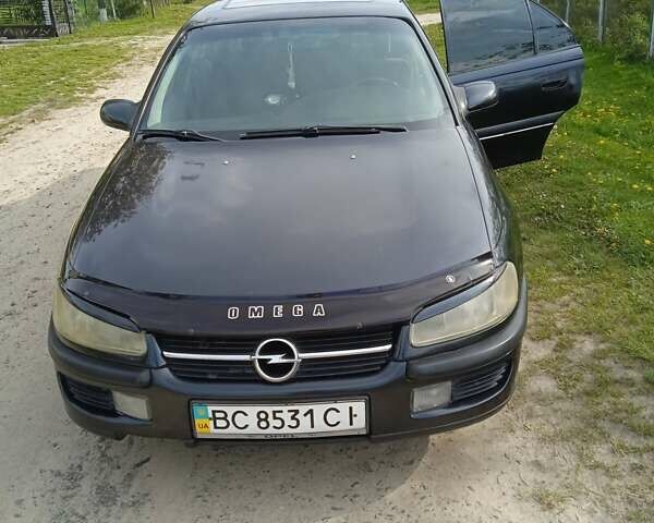 Синий Опель Омега, объемом двигателя 2.5 л и пробегом 297 тыс. км за 2000 $, фото 1 на Automoto.ua