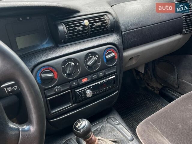 Синий Опель Омега, объемом двигателя 2.5 л и пробегом 294 тыс. км за 2800 $, фото 7 на Automoto.ua