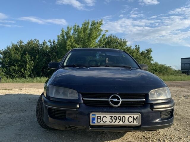 Синий Опель Омега, объемом двигателя 2 л и пробегом 300 тыс. км за 36 $, фото 1 на Automoto.ua