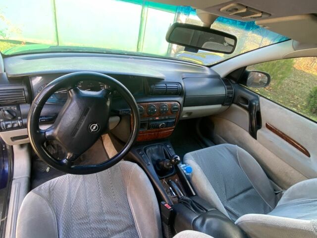 Синий Опель Омега, объемом двигателя 2 л и пробегом 400 тыс. км за 1700 $, фото 3 на Automoto.ua