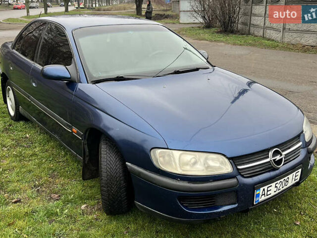 Синий Опель Омега, объемом двигателя 2 л и пробегом 320 тыс. км за 2577 $, фото 3 на Automoto.ua