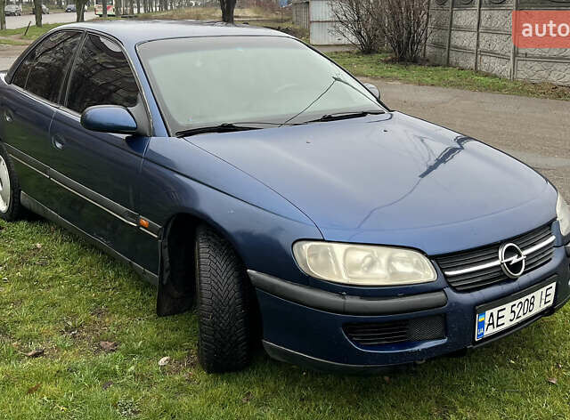 Синий Опель Омега, объемом двигателя 2 л и пробегом 320 тыс. км за 2577 $, фото 4 на Automoto.ua