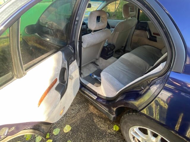 Синий Опель Омега, объемом двигателя 2 л и пробегом 400 тыс. км за 1700 $, фото 2 на Automoto.ua