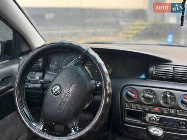 Синий Опель Омега, объемом двигателя 2 л и пробегом 301 тыс. км за 3200 $, фото 7 на Automoto.ua