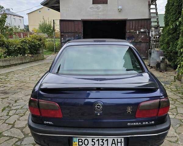 Синий Опель Омега, объемом двигателя 2.5 л и пробегом 296 тыс. км за 2700 $, фото 3 на Automoto.ua