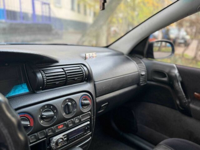 Синій Опель Омега, об'ємом двигуна 2 л та пробігом 301 тис. км за 3200 $, фото 13 на Automoto.ua