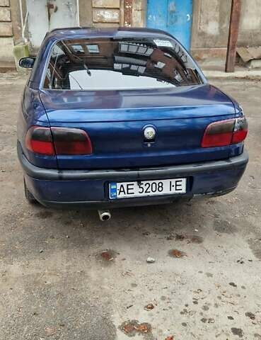 Синий Опель Омега, объемом двигателя 2 л и пробегом 300 тыс. км за 2000 $, фото 6 на Automoto.ua