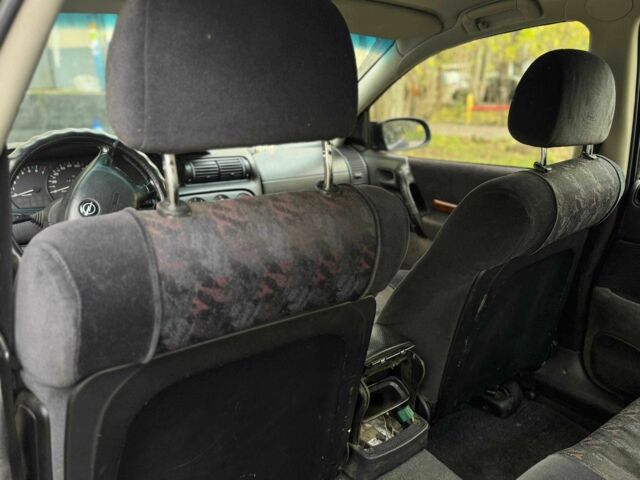 Синій Опель Омега, об'ємом двигуна 2 л та пробігом 301 тис. км за 3200 $, фото 12 на Automoto.ua