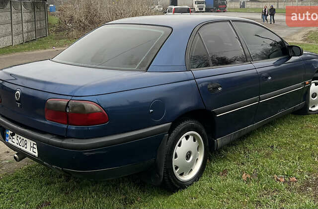 Синий Опель Омега, объемом двигателя 2 л и пробегом 320 тыс. км за 2577 $, фото 6 на Automoto.ua