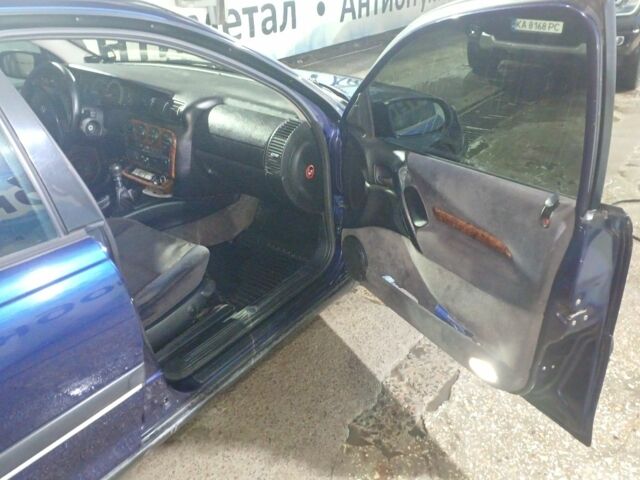 Синий Опель Омега, объемом двигателя 2.5 л и пробегом 400 тыс. км за 2500 $, фото 7 на Automoto.ua