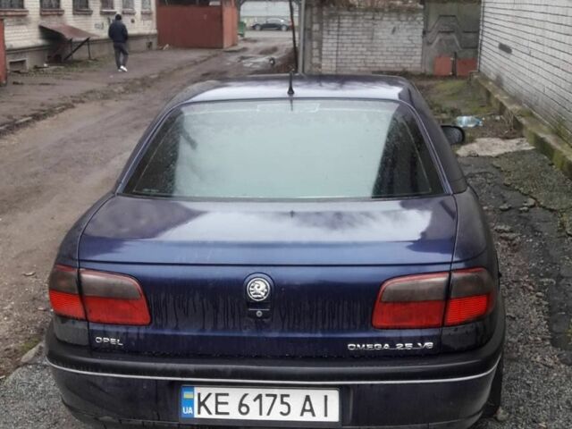 Синій Опель Омега, об'ємом двигуна 2.5 л та пробігом 250 тис. км за 2300 $, фото 2 на Automoto.ua