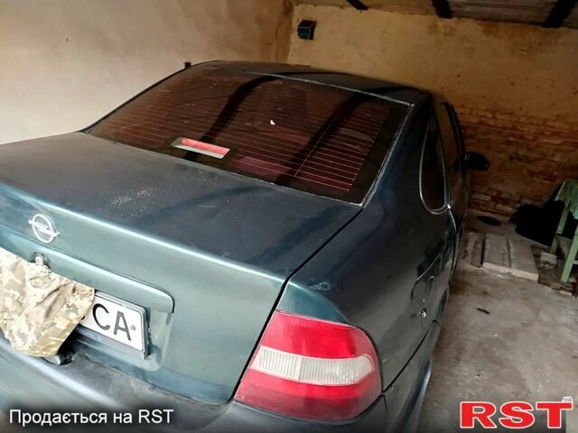 Синий Опель Омега, объемом двигателя 1.8 л и пробегом 100 тыс. км за 2500 $, фото 8 на Automoto.ua