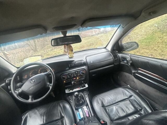 Синій Опель Омега, об'ємом двигуна 2 л та пробігом 412 тис. км за 1200 $, фото 5 на Automoto.ua