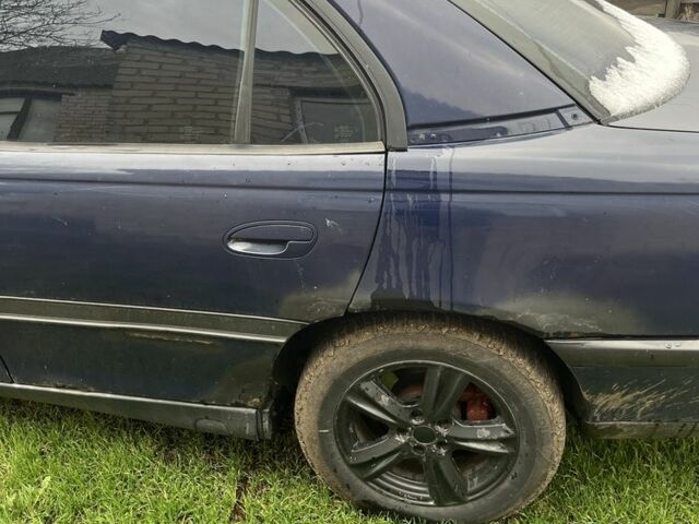 Синій Опель Омега, об'ємом двигуна 2 л та пробігом 360 тис. км за 1700 $, фото 6 на Automoto.ua