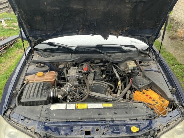 Синій Опель Омега, об'ємом двигуна 2 л та пробігом 360 тис. км за 1700 $, фото 3 на Automoto.ua