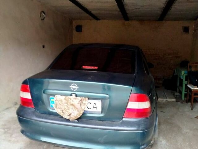 Синий Опель Омега, объемом двигателя 1.8 л и пробегом 100 тыс. км за 2500 $, фото 2 на Automoto.ua