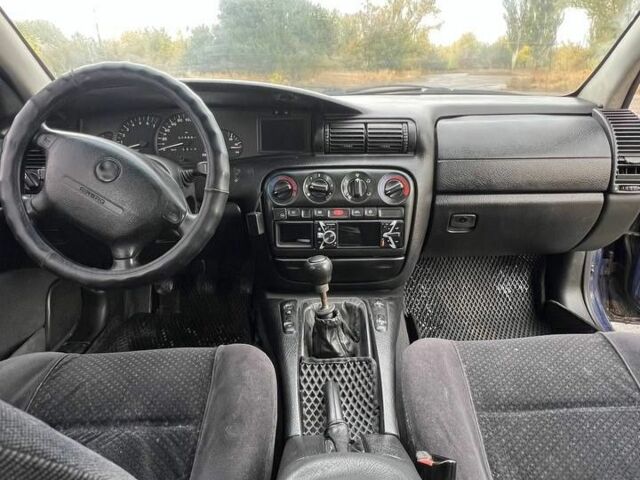 Синий Опель Омега, объемом двигателя 2 л и пробегом 200 тыс. км за 1334 $, фото 6 на Automoto.ua