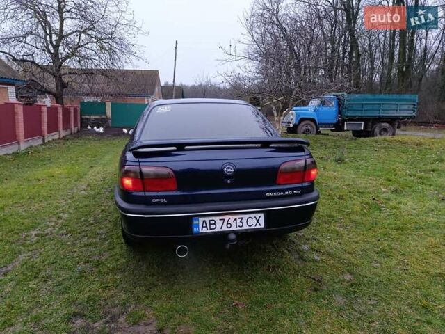Синий Опель Омега, объемом двигателя 2 л и пробегом 260 тыс. км за 2400 $, фото 3 на Automoto.ua
