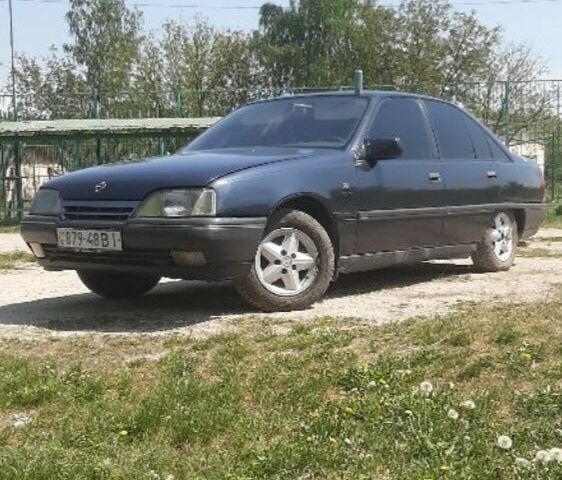 Синий Опель Омега, объемом двигателя 2 л и пробегом 400 тыс. км за 1150 $, фото 2 на Automoto.ua