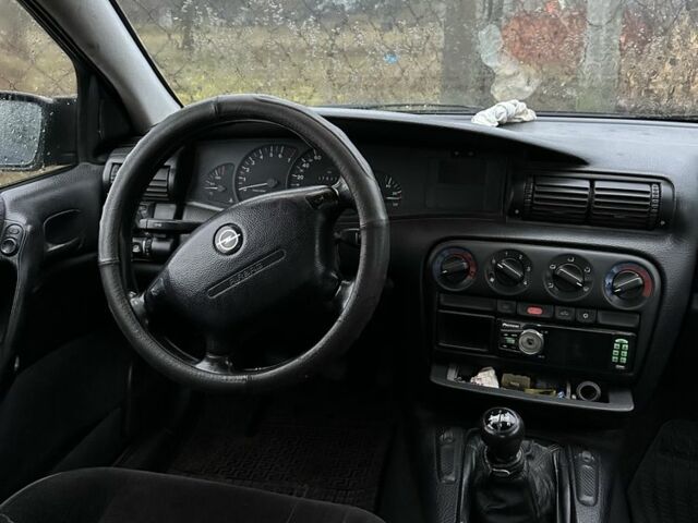 Синий Опель Омега, объемом двигателя 2 л и пробегом 200 тыс. км за 700 $, фото 2 на Automoto.ua