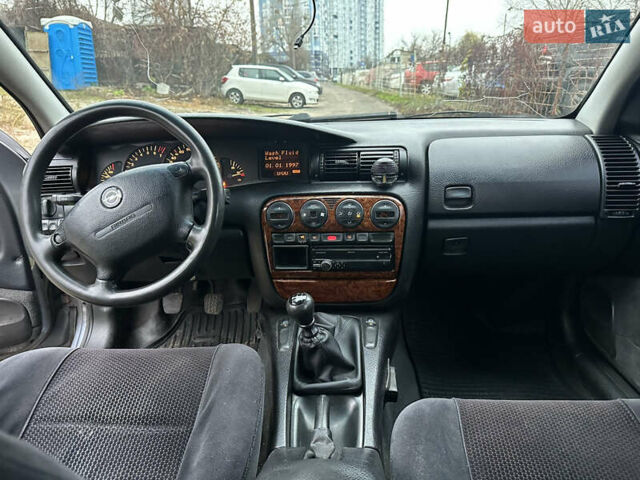 Синій Опель Омега, об'ємом двигуна 2 л та пробігом 295 тис. км за 2300 $, фото 9 на Automoto.ua