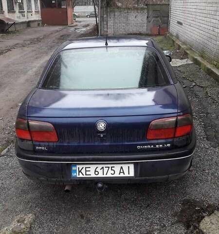 Синій Опель Омега, об'ємом двигуна 2.5 л та пробігом 250 тис. км за 2300 $, фото 4 на Automoto.ua