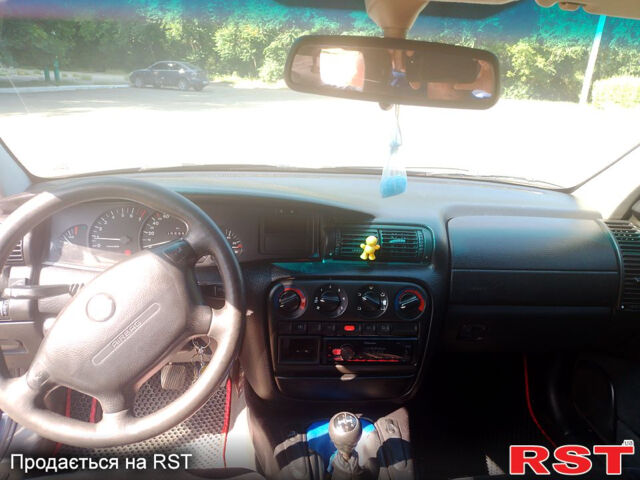 Синій Опель Омега, об'ємом двигуна 2 л та пробігом 123 тис. км за 3000 $, фото 5 на Automoto.ua