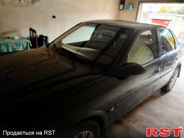 Синий Опель Омега, объемом двигателя 1.8 л и пробегом 100 тыс. км за 2500 $, фото 3 на Automoto.ua