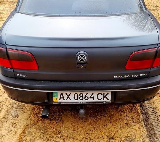 Синій Опель Омега, об'ємом двигуна 2 л та пробігом 275 тис. км за 2500 $, фото 3 на Automoto.ua