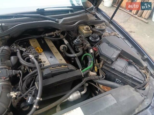 Синій Опель Омега, об'ємом двигуна 2 л та пробігом 294 тис. км за 2000 $, фото 9 на Automoto.ua