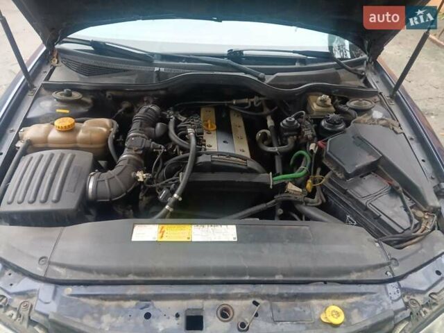 Синій Опель Омега, об'ємом двигуна 2 л та пробігом 294 тис. км за 2000 $, фото 7 на Automoto.ua