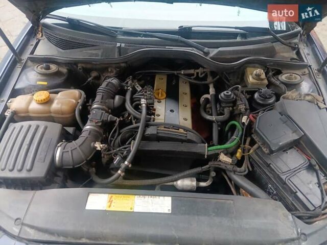 Синій Опель Омега, об'ємом двигуна 2 л та пробігом 294 тис. км за 2000 $, фото 6 на Automoto.ua