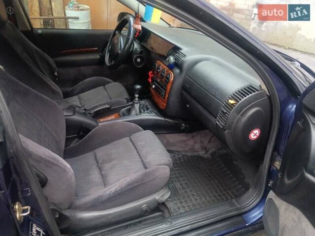 Синій Опель Омега, об'ємом двигуна 2 л та пробігом 294 тис. км за 2000 $, фото 27 на Automoto.ua