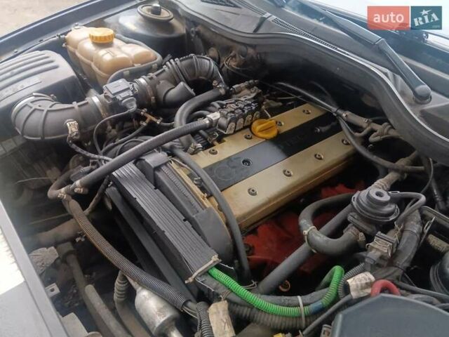 Синій Опель Омега, об'ємом двигуна 2 л та пробігом 294 тис. км за 2000 $, фото 8 на Automoto.ua