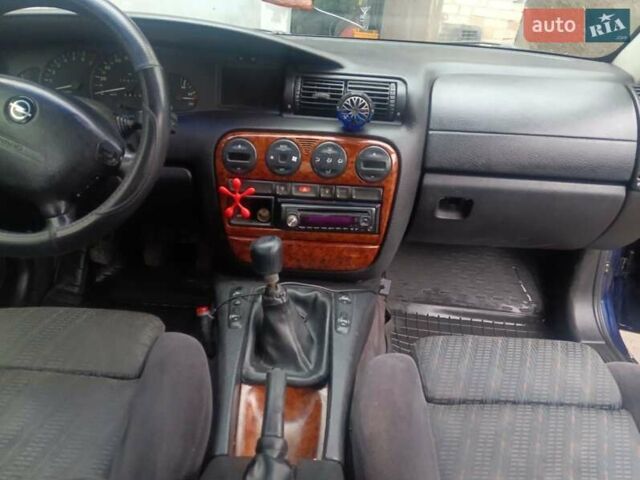 Синій Опель Омега, об'ємом двигуна 2 л та пробігом 294 тис. км за 2000 $, фото 26 на Automoto.ua